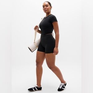 Athleta Salutation Stash Pocket II 5 Inch Short- Size 2X